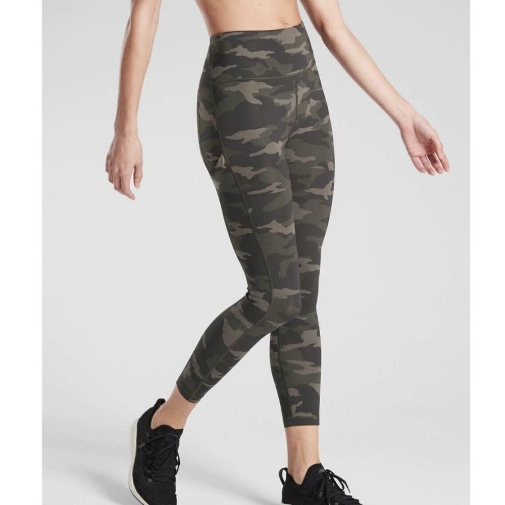 Athleta Camo Ultimate 7/8‎ Tights Size Small